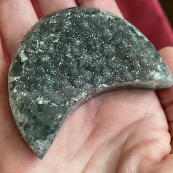 BLK AMETHYST DRUZY MOON. 2.25 X 1.50 X 1/2” - Picture 3 of 16